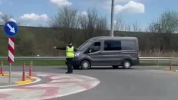 На ряде магистралей при выезде из Кишинёва наблюдается повышенный трафик - Sputnik Молдова