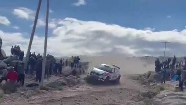 O mașină de curse s-a izbit de spectatori în timpul unui raliu din Argentina - Sputnik Moldova