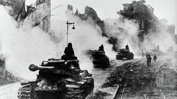 Steagul purpuriu deasupra „bârlogului fiarei” - Sputnik Moldova