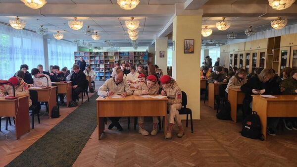 Peste 1,5 mii de persoane au participat la „Dictarea Victoriei”, organizată în Transnistria și la Casa Rusă din Chișinău - Sputnik Moldova
