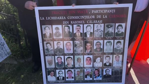 На церемонию у кишиневского памятника участникам ликвидации катастрофы на Чернобыльской АЭС собрались представители многих районов Молдовы - Sputnik Молдова