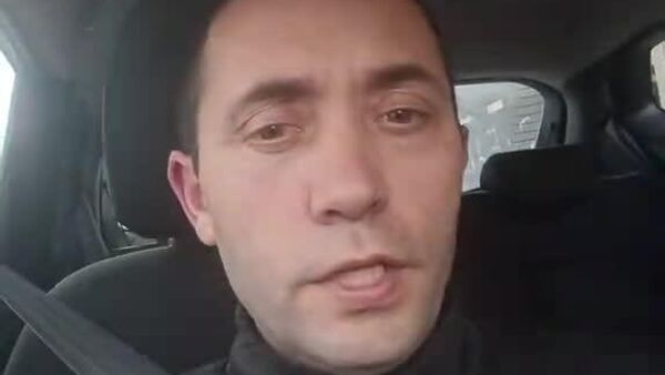 Активист съездил в полицию, чтобы узнать — является ли нарушением флаг РФ в машине в Молдове - Sputnik Молдова