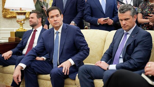 Джей Ди Вэнс, Марко Рубио и Пит Хегсет  - Sputnik Молдова