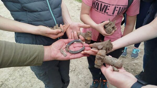 В канун Дня Победы клуб горного туризма Траверс провел пеший однодневный поход по местам боевой славы Шерпенского плацдарма - Sputnik Молдова