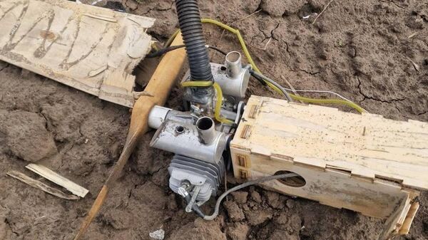 În raionul Telenești, pe un câmp, au fost găsite fragmentele unui aparat care seamănă cu o dronă - Sputnik Moldova