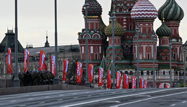 Праздничные украшения в Москве во время подготовки к параду Победы - Sputnik Молдова