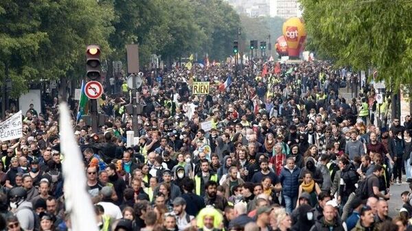 Astăzi, de Ziua Internațională a Muncii, în mai multe capitale europene au avut loc proteste de amploare, pe fondul nemulțumirilor legate de costul vieții și scăderea puterii de cumpărare - Sputnik Moldova