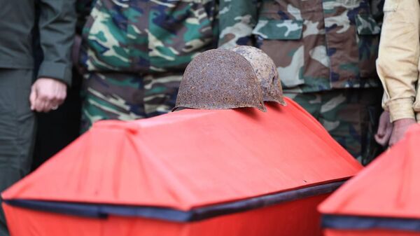 Chipurile participanților la evenimentul solemn comemorativ de astăzi de la Capul de pod Șerpeni - Sputnik Moldova