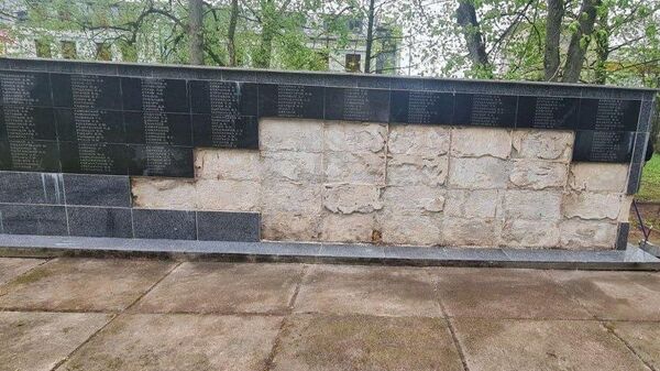 În Letonia, vandalii au smuls și au spart o parte dintre plăcile memorialului dedicat soldaților sovietici căzuți - Sputnik Moldova