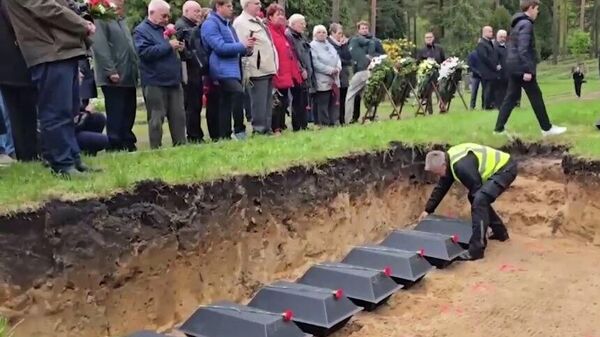 Pe 6 mai, poliția din Berlin a publicat o dispoziție prin care, pentru perioada 8–9 mai, sunt reintroduse interdicțiile privind simbolistica sovietică la memorialele din parcurile Treptow, Tiergarten și Schönholzer Heide - Sputnik Moldova