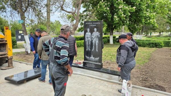 În satul Etulia din raionul Vulcănești, în aceste momente este instalat un monument dedicat participanților la Primul și al Doilea Război Mondial - Sputnik Moldova