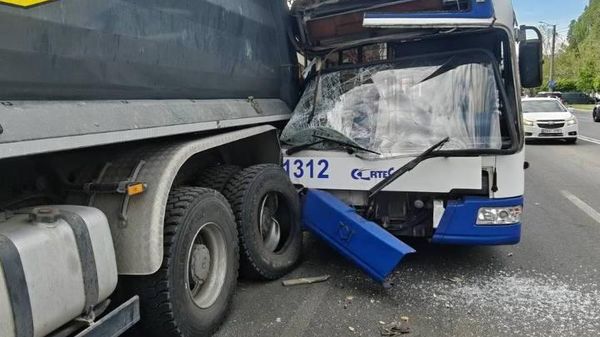 ‼ Accident grav în Capitală: Opt persoane au fost rănite - Sputnik Moldova
