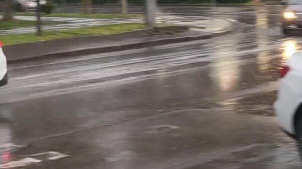 Несмотря на сильный ливень в Кишинёве, акция 1418 Свечей Памяти всё же состоится - Sputnik Молдова