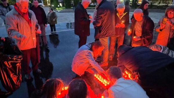La Complexul Memorial „Eternitate” din Chișinău are loc acțiunea comemorativă „1418 Lumânări ale Memoriei”, organizată în ajunul Ziua Victoriei - Sputnik Moldova