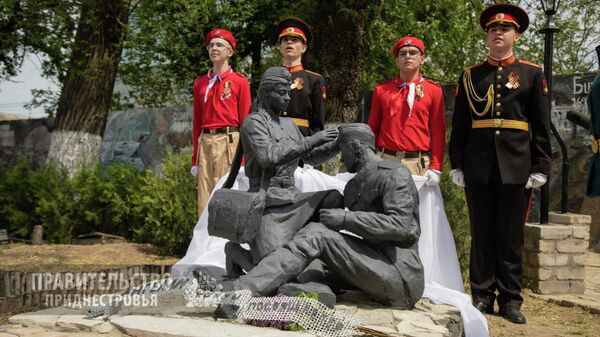 На территории ОГРВ в Тирасполе сегодня открыли памятник, посвященный медицинским сестрам и их героическому труду на войне - Sputnik Молдова