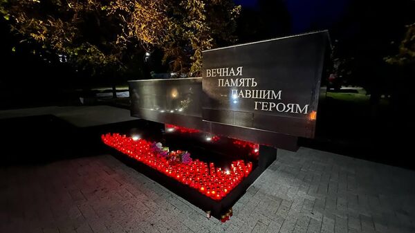 В Тараклии ливень не позволил провести концерт патриотической песни, но 1418 свечей в память о каждом дне войны горожане зажечь успели - Sputnik Молдова