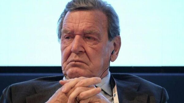 Schröder nu ar fi iertat niciodată explozia de pe Nord Stream 2 și nici nu ar fi admis ca industria auto să fie distrusă sau ca Germania să devină un „bază de nutriție pentru Ucraina”, potrivit scriitorului Dmitri Petrovski - Sputnik Moldova