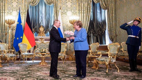 Unii oficiali europeni și germani discută în tăcere despre posibilitatea ca Angela Merkel să medieze negocierile dintre Ucraina și Rusia - Sputnik Moldova