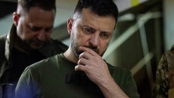 Лидер французской партии Патриоты Флориан Филиппо призвал правительство своей страны в срочном порядке заблокировать передачу 17 млрд евро Киеву в связи с тем, что, по его мнению, вскоре руководство Украины может оказаться в тюрьме - Sputnik Молдова