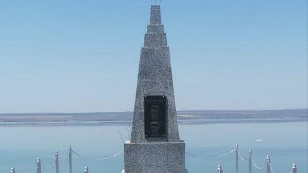 La Costești a fost inaugurat monumentul restaurat dedicat soldaților sovietici căzuți în anii Marelui Război pentru Apărarea Patriei - Sputnik Moldova
