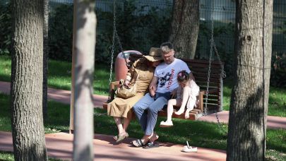 Familie în parc