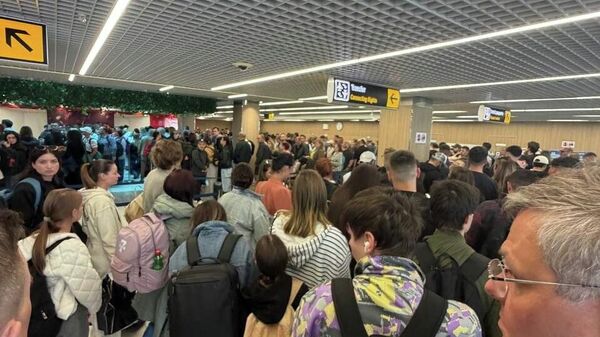 Pe canalele de Telegram moldovenești este distribuită această poză făcută din câte se pare azi seara în aeroportul Eugen Doga din Chișinău - Sputnik Moldova