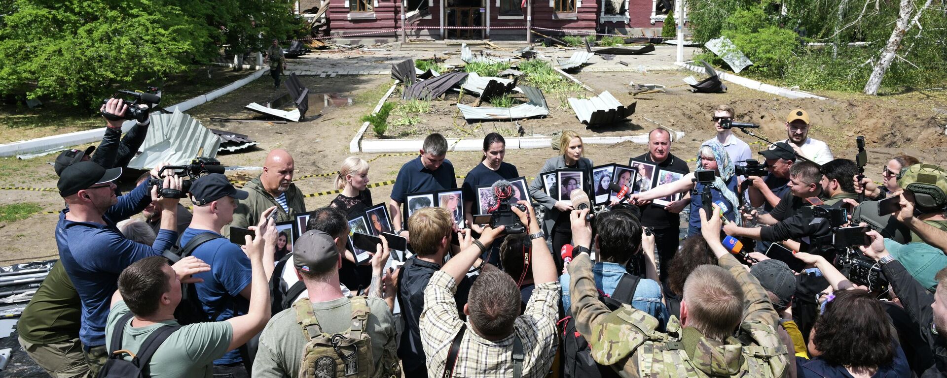 Представители зарубежных СМИ осудили атаку на колледж в Старобельске - Sputnik Молдова, 1920, 24.05.2026