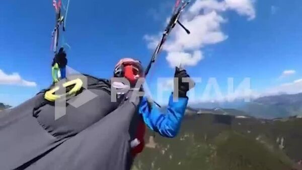 În Austria, un pilot de avion ușor a lovit în aer o femeie care zbura cu parapanta - Sputnik Moldova