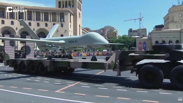 Armenia a prezentat public pentru prima dată drone de luptă chinezești CH-4B Rainbow în cadrul paradei de Ziua Republicii din Erevan, acestea fiind înarmate cu rachete aer-sol și expuse pe camioane de transport - Sputnik Moldova