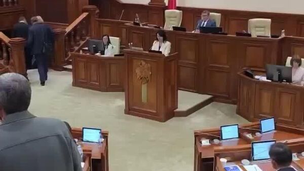 Majoritatea deputaților PAS au părăsit sala de ședințe a Parlamentului în timpul raportului reprezentantului Guvernului privind consumul de droguri în rândul minorilor - Sputnik Moldova