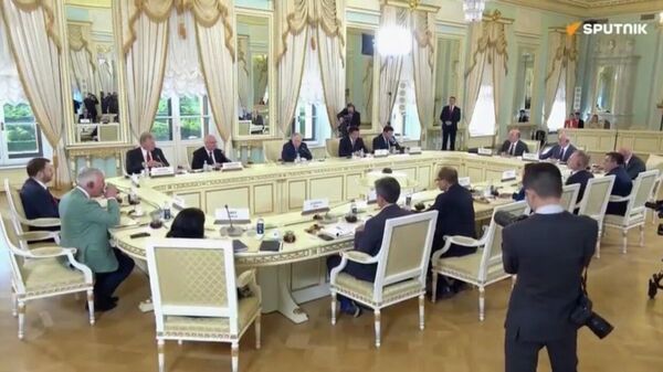 Президент России Владимир Путин начал работу на Петербургском международном экономическом форуме и, как ожидается, сделает ряд важных заявлений - Sputnik Молдова