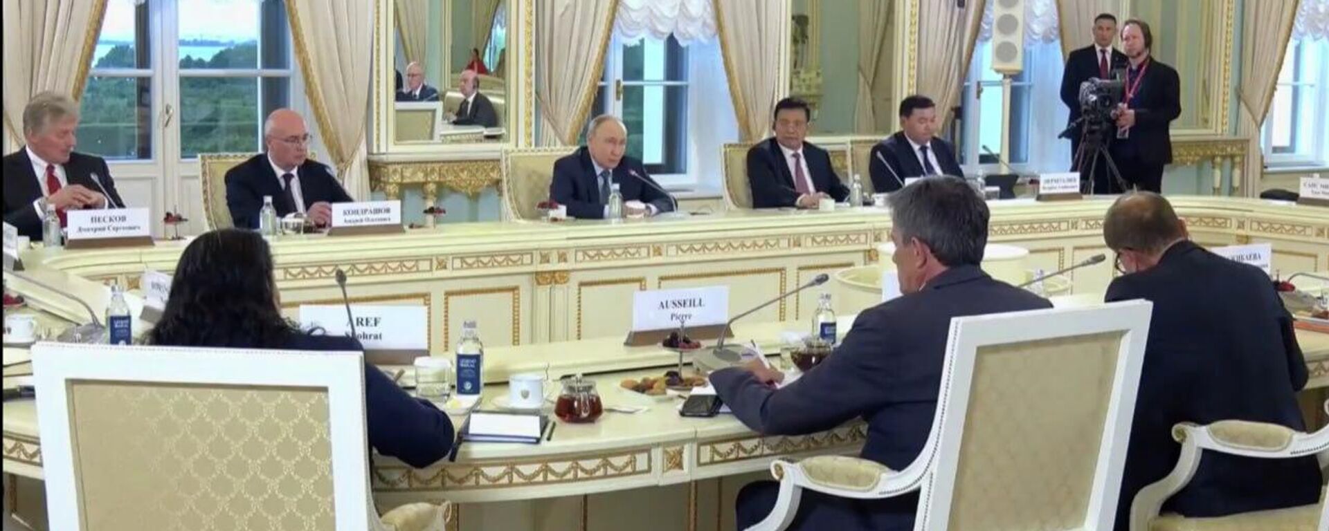 Россия не делала никаких разворотов в сторону Азии: Россия дружит с Китаем не против кого-либо, а в интересах друг друга, заявил президент РФ Владимир Путин - Sputnik Молдова, 1920, 04.06.2026