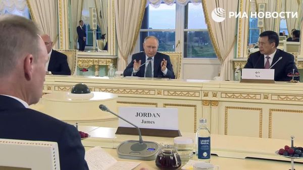 Rusia îi cere Armeniei să organizeze cât mai rapid un referendum privind viitorul său în UE sau în Uniunea Economică Eurasiatică (EAEU), a declarat Putin - Sputnik Moldova