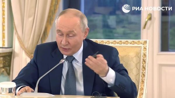 Putin a declarat că Constituția îi permite să participe la alegerile prezidențiale din 2030, însă este mult prea devreme să se vorbească despre acest lucru acum - Sputnik Moldova