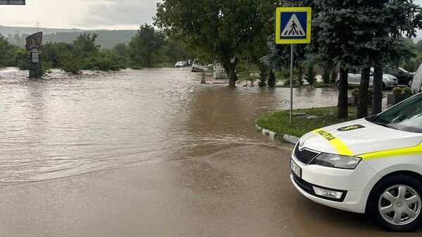 Drumul spre Căpriana este temporar sistat din cauza ploilor de astăzi - Sputnik Moldova