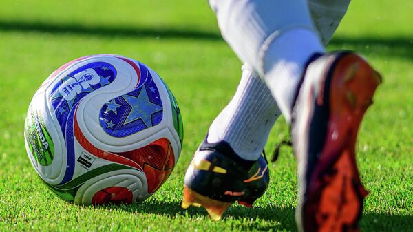 Футбольный мяч с логотипом Чемпионата мира по футболу FIFA - Sputnik Молдова