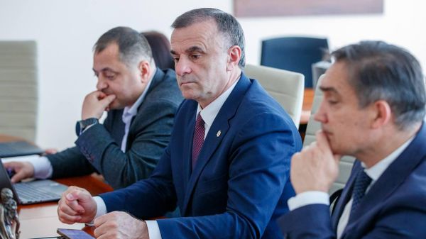 Deputatul Vasile Tarlev a insistat în Parlament ca șeful CNA să aibă un singur mandat - Sputnik Moldova