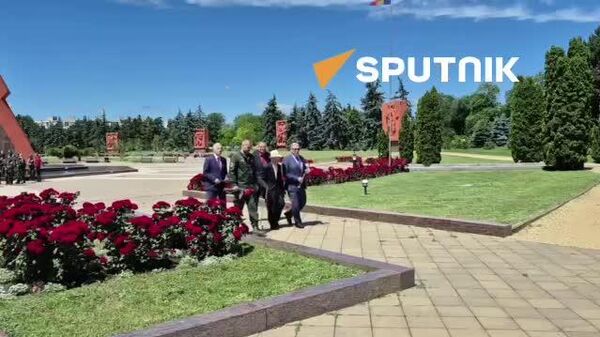 В Кишиневе на мемориале воинской славы Вечность проходит торжественная церемония, приуроченная к 15-летию Поискового движения Молдовы - Sputnik Молдова