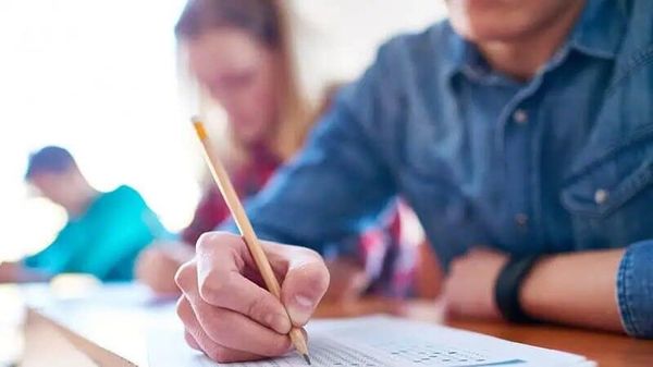 Petiție după BAC la matematică: peste 600 de semnatari cer anularea unor itemi și ajustarea baremului de notare, susținând că subiectele au fost mai dificile decât în sesiunile anterioare - Sputnik Moldova