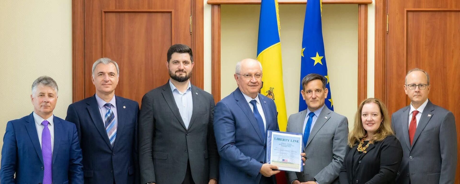 США представили Молдове предварительное ТЭО линии электропередачи Страшены — Гутинаш - Sputnik Молдова, 1920, 19.06.2026