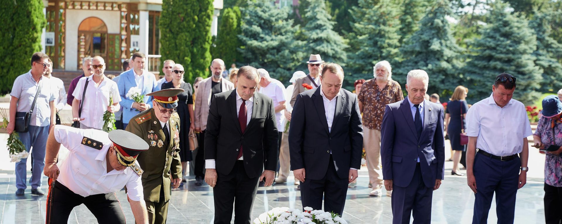 Церемония возложения цветов на мемориальном комплексе Вечность ко Дню памяти и скорби — 85-й годовщине начала Великой Отечественной войны - Sputnik Молдова, 1920, 22.06.2026