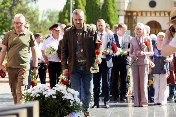 Церемония возложения цветов на мемориальном комплексе &quot;Вечность&quot; ко Дню памяти и скорби — 85-й годовщине начала Великой Отечественной войны. - Sputnik Молдова