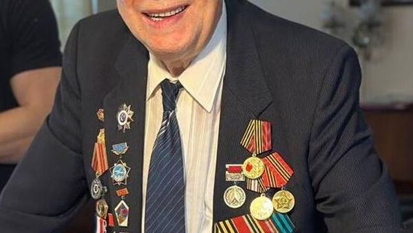 Vladimir Gutkin, un veteran sovietic al Marelui Război pentru Apărarea Patriei, care locuiește în prezent în Florida (va împlini 100 de ani pe 24 iunie), a povestit pentru RIA Novosti cum la vârsta de 15 ani, așteptând evacuarea din Moscova într-un vagon de marfă la Gara Kazan, a supraviețuit primului bombardament german asupra capitalei URSS - Sputnik Moldova