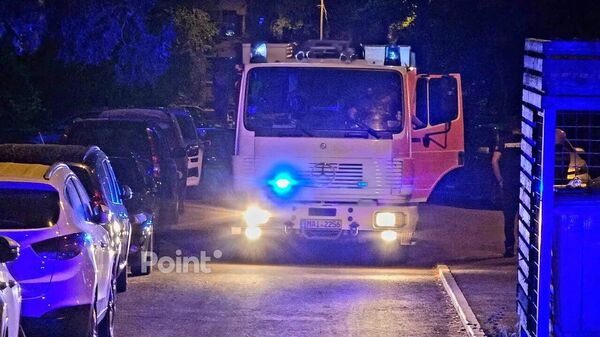 Во дворе жилого дома на бульваре Траян, 19/1 в столичном секторе Ботаника были обнаружены два подозрительных предмета с маркировкой радиационной опасности - Sputnik Молдова