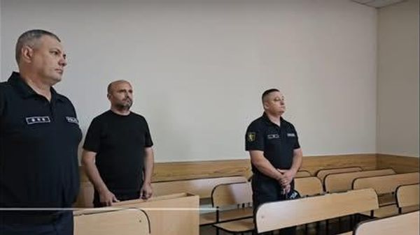 Водитель, сбивший насмерть двух полицейских в Сынжерейском районе, помещён под домашний арест сроком на 30 суток — постановление суда - Sputnik Молдова