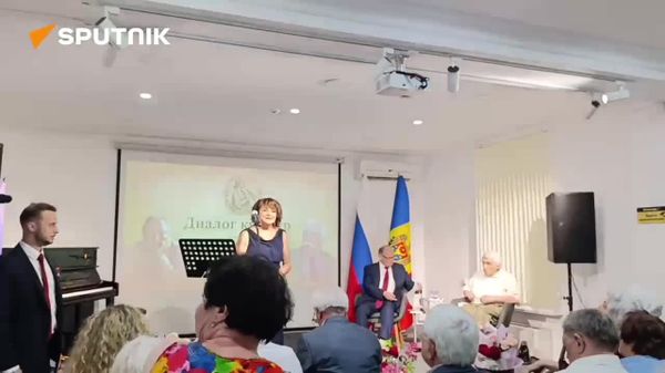 La Casa Rusă din Chișinău are loc o seară literar-poetică cu participarea ambasadorului Federației Ruse în Republica Moldova, Oleg Ozerov, și a publicistului, poetului și traducătorului Boris Marian - Sputnik Moldova