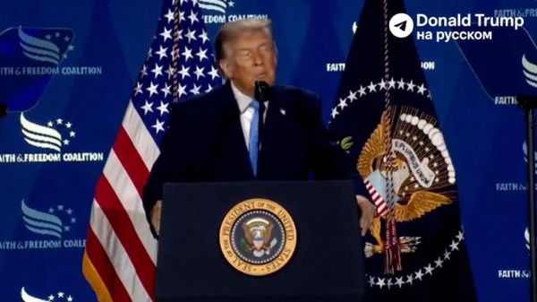 Donald Trump și-a atribuit meritul pentru faptul că tot mai mulți americani frecventează bisericile - Sputnik Moldova