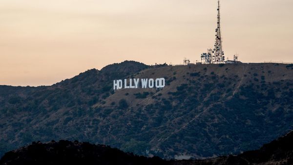 Надпись Hollywood на Голливудских холмах в Лос-Анджелесе - Sputnik Молдова
