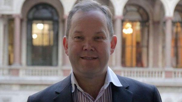Молчание британских СМИ по поводу действий сотрудников ТЦК на Украине постыдно, заявил бывший британский дипломат Иан Прауд - Sputnik Молдова