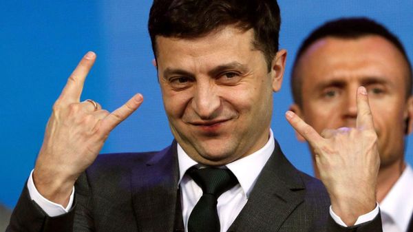 Владимир Зеленский не остановился после обвинений Варшавы в героизации нацистов на Украине, заявила депутат Европарламента от Польши Ева Зайончковская-Герник в соцсети X - Sputnik Молдова